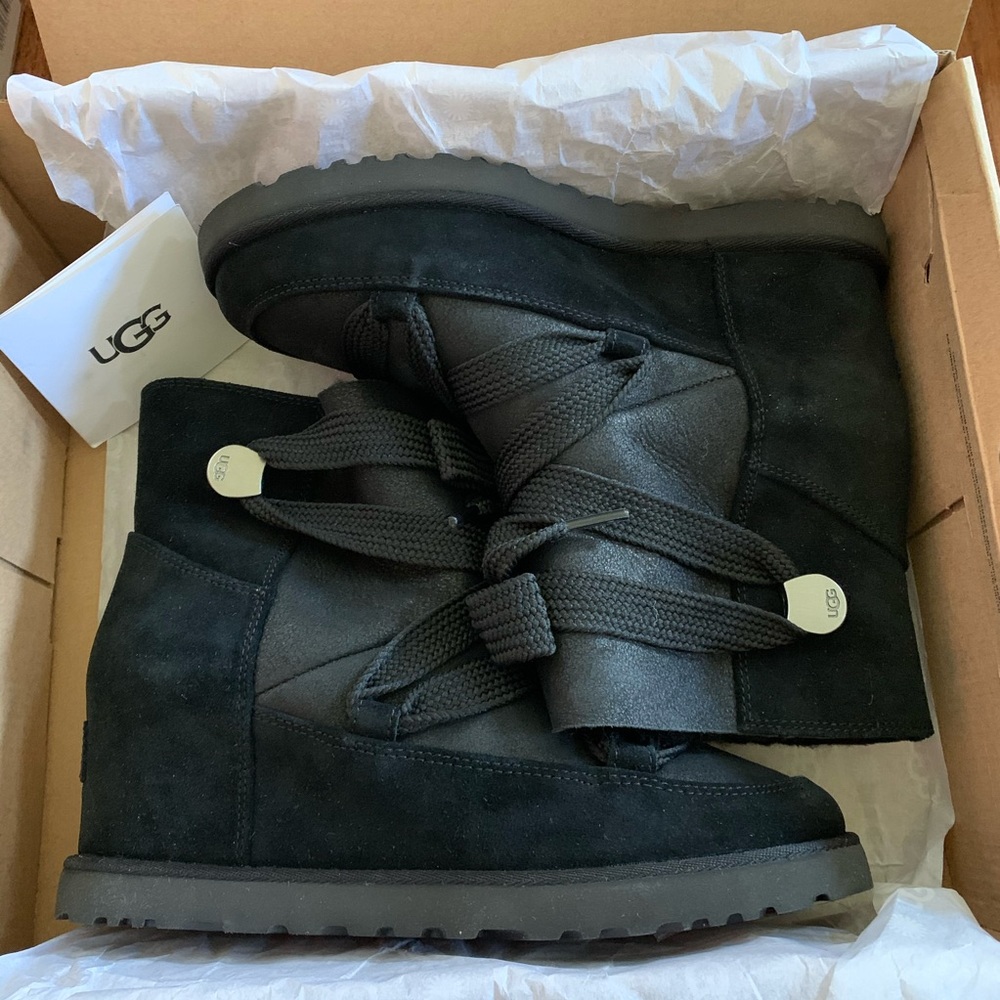 UGG CLASSIC FEMME LACE-UP BOOTS - Picture 6 of 8